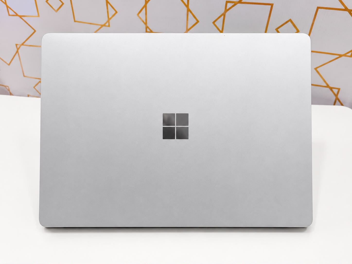 Microsoft Surface Laptop 2 (i7 8th Gen, 8GB RAM, 256GB SSD) Touchscreen Ultrabook – Refurbished Like New